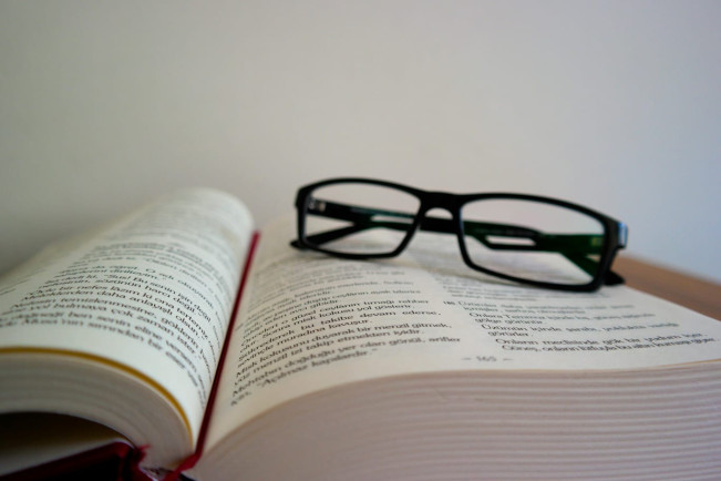 Mahasiswa dan literasi buku. [Pexels]